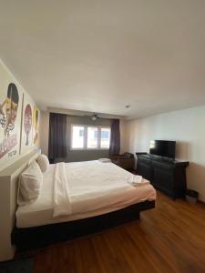 Saladee Gallery Residence