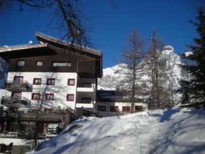 Contemporary Apartment in Breuil-Cervinia near Ski Area