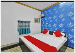 PREMIUM THE BEST HOTEL Near Railway Station - Wifi and Fully Air Conditioning Room - Prime Location - Room Service and Excellent Customer Service Awarded