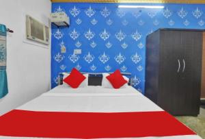 PREMIUM THE BEST HOTEL Near Railway Station - Wifi and Fully Air Conditioning Room - Prime Location - Room Service and Excellent Customer Service Awarded