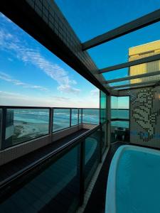 Luxuosa e espaçosa Cobertura Beira-Mar