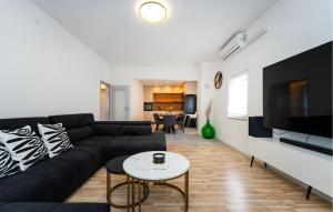 Lovely Apartment In Skabrnja