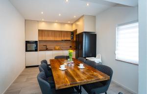 Lovely Apartment In Skabrnja