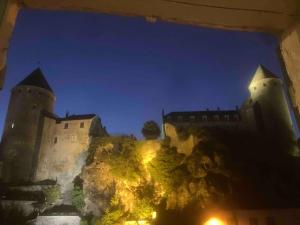 Maisons de vacances Grande Maison a Semur en plein coeur Historique : photos des chambres