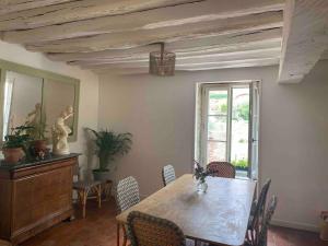 Maisons de vacances Grande Maison a Semur en plein coeur Historique : photos des chambres