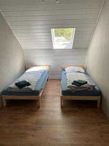 EMAS 8 Wohnung mit 2 Einzelbetten, Küche, Dusche, TV