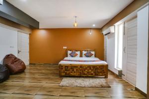 FabHotel Skylight Inn Near Medanta Hospital