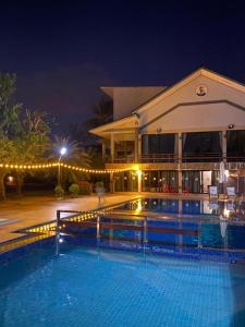 The Coco Grand Chalet Pakbara