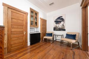 Be a Nomad - Charming Pool House 1 block to beach