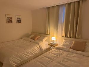 Itaewon Station 10 minutes,Gyeongnidan-gil,Itaewon World Food Street,Beam Projector,Netflix wifi