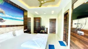 Premium R and R Hotel Near Sea Beach-Spacious Room - Near Temple with Prime Location wifi- Lift and Parking Facilities