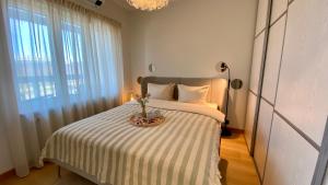 Lootsi Haven - Modern City Apartment with Free Parking