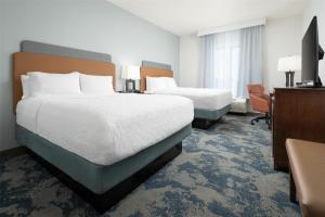 Queen Room with Two Queen Beds - Hearing Access/Non-Smoking room in Hampton Inn Cleveland Tennessee