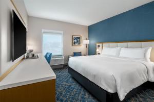 Standard King Room room in The Riverside Plaza Hotel