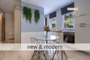 Marula Apartments - 5 min walk to beach, supermarkets, restaurants - balcony, parking & bicycles