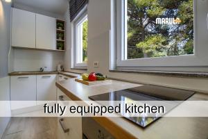 Marula Apartments - 5 min walk to beach, supermarkets, restaurants - balcony, parking & bicycles