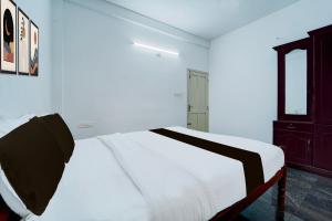 Hotel O Chembumukku Kakkanad