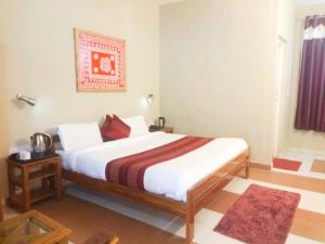 Ranikhet Hotel Kaafal Cottage With Mountain View