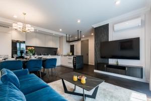 Prestige Central Apartment with Sauna & Parking
