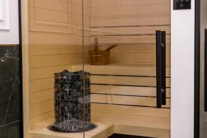 Prestige Central Apartment with Sauna & Parking