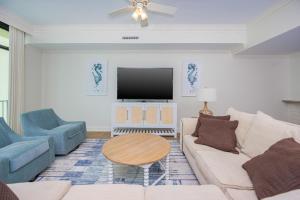 Phoenix West 607 condo