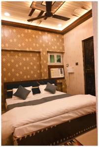 HOTEL NARAYAN NIWAS Near Ram Janam Bhoomi - Junction Railway Station- A Premium Homestay Inn Ayodhya