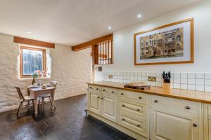 Pandy Farmhouse - Panoramic mountain views within Snowdonias National Park - 4x4 Only