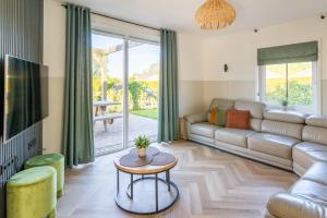 Große Familienvilla mit privat innen Jacuzzi & Sauna