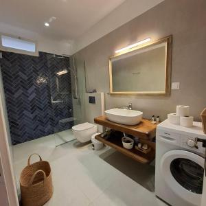 Aquarella-stylish veranda apartment in centre of Poros town