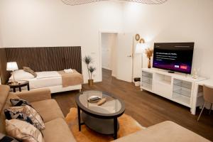 Luxury Modern Designed Oldtown Apartment