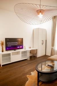 Luxury Modern Designed Oldtown Apartment