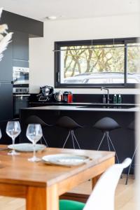 "ROOF TOP ET OCEAN" Villa dArchitecte, haut de gamme, 207 m2 habitables, 6 à 8 personnes, piscine chauffée, Roof Top vue Port et Océan, accès littoral à pied