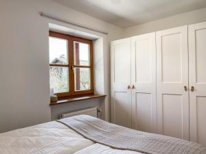 ALPINESTAY #1 - Apartment für 6 - Bergblick, Balkon, Kamin, Kino, Yoga, Parkplatz