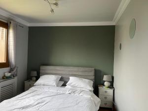 Le Petit Coin with pool, near Aubeterre sur Dronne