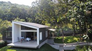 Villetta, cozy and uber modern cottage.