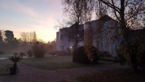 Logis Hotel La Croix du Sud - 3hvězdičkové hotely ve městě Le Tour-du-Parc