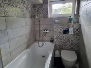 Nakvynė Akmenėje -Pušyno pašonėje