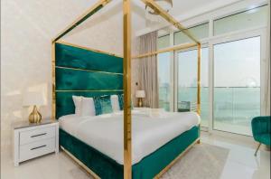 AWS Holiday Homes - Amazing Beachfront Stay