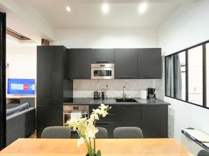 Urban Flat 67 - Spacious Flat in Central Paris