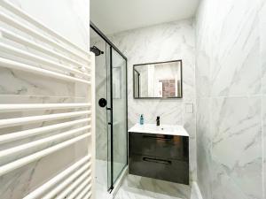 Urban Flat 67 - Spacious Flat in Central Paris