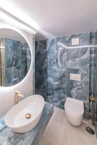 Heart of Rome - Pantheon View