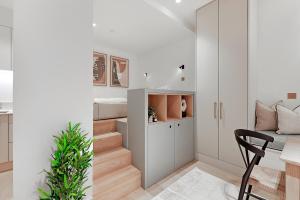 Stylish Earls Court Studio Plus Patio