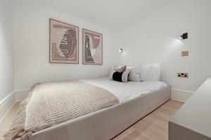 Stylish Earls Court Studio Plus Patio