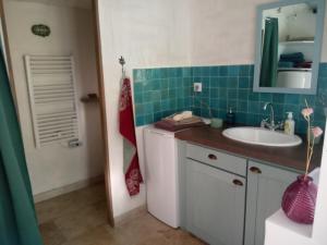 Maisons de vacances Mazet terrasse et jardin Nimes : photos des chambres