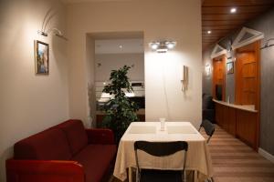 Apartment F14