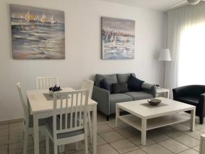 Stylish 1BR Apt With Pool - Near Mall, Restaurants & Shops