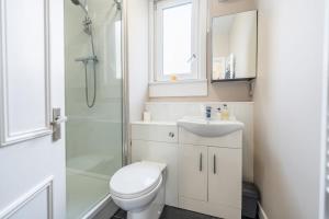 West End 2 Bed Maisonette - Parking & Wi-Fi