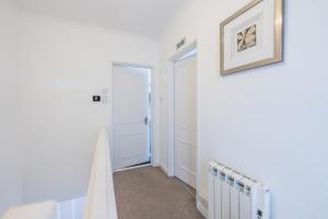 West End 2 Bed Maisonette - Parking & Wi-Fi