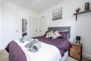 West End 2 Bed Maisonette - Parking & Wi-Fi