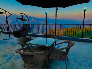 Hotel Pinerock & Cafe, Mussoorie - Mountain View luxury Rooms with open Rooftop Cafe